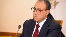 وزير الخارجية يحضر مراسم استرداد قطع آثرية مصرية بمقر السفارة المصرية في باريس