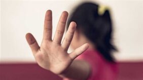 معلمون يتحرشون بالطالبات داخل الفصول.. و«التعليم» ترد بـ«جسمي ملكي»