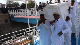 محافظ أسوان يتقدم مراسم دفن الأمير كريم الأغاخان برفقه الأمير الجديد رحيم الحسينى الأغاخان الخامس
