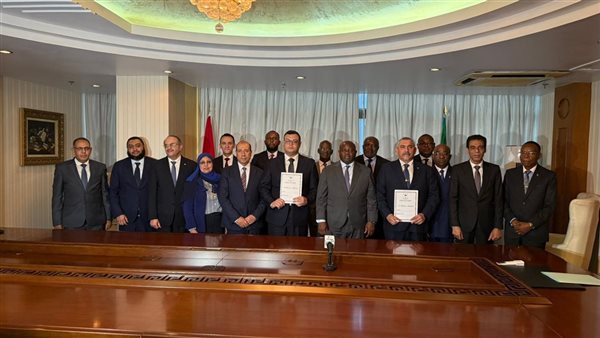 وزير الإسكان بمصر ونظيره بغينيا الاستوائية يوقعان مذكرة تـفاهم في مجالات الإسكان والتنمية العمرانية والبنية التحتية