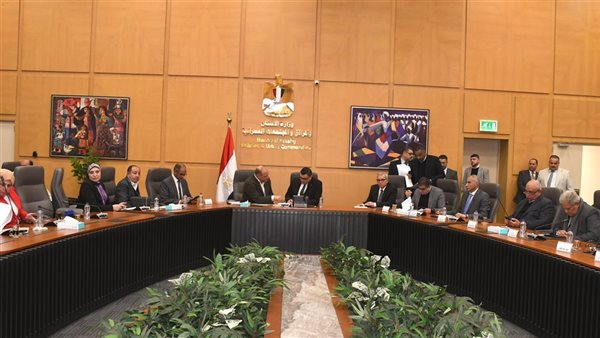 وزير الإسكان يعقد اجتماعه الدوري مع أعضاء مجلسي  النواب والشيوخ  لبحث مطالب دوائرهم