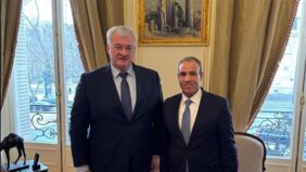 وزير الخارجية والهجرة يلتقي بنظيره الأوكراني في باريس