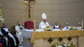 المطران شيحان يترأس قداس عيد القديس مارون بالبطركخانة المارونية بمصر الجديدة