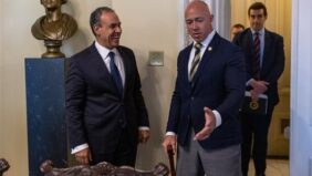 وزير الخارجية والهجرة يلتقي رئيس لجنة الشئون الخارجية بمجلس النواب الأمريكي لبحث إقامة الدولتين