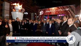 وكيل وزارة الشباب والرياضة تسلم محافظ الدقهلية الشعلة إيذانًا ببدء إحتفالات الدقهلية بعيدها القومى