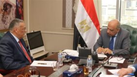 وزير الكهرباء والطاقة المتجددة يبحث مع رئيس  المنطقة الاقتصادية للمثلث الذهبي  فرص الاستثمار وتوفير التغذية الكهربائية اللازمة للتنمية واستغلال الموارد.