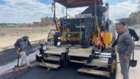 وزير الإسكان يتابع سير العمل بمشروعات رفع كفاءة وتطوير الطرق بعدة مدن جديدة