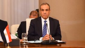 وزير الخارجية والهجرة: توفير التمويل اللازم لدعم عمليات السلام وآليات إعادة الإعمار يحقق الاستقرار