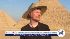صورة جديدة لـ مستر بيست أمام الأهرامات