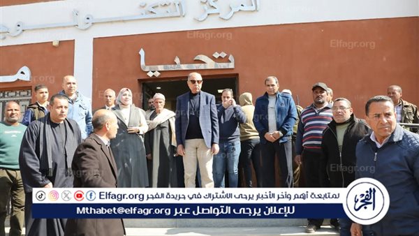 محافظ المنيا يتفقد مجمع الخدمات الحكومية بقرية المعصرة ويتابع سير العمل بالمركز التكنولوجي