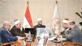 وزير الأوقاف يبحث مع مدير مديرية أوقاف بني سويف تعزيز الانضباط الإداري