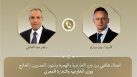 وزير الخارجية والهجرة يجري اتصالًا هاتفيًا بوزير الخارجية والتجارة المجري