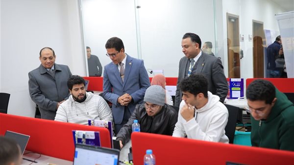 رئيس جامعة بنها يفتتح فعاليات هاكاثون التعليم الذكي (صور)