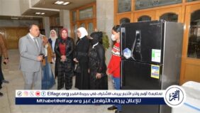 محافظ أسيوط يسلم جهازي عروسة لفتاتين مقبلتين على الزواج من الأسر الأكثراحتياجًا