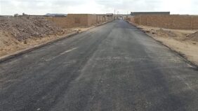 محافظ الجيزة: رصف وتطوير طرق حيوية بمركز الواحات البحرية لتسهيل حركة تنقل المواطنين