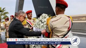 محافظ الإسماعيلية يضع إكليلًا من الزهور على النصب التذكاريِّ لشهداء الجيش الثاني الميداني